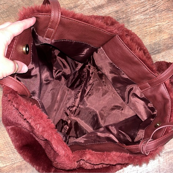 Burgundy Faux Sherpa Shoulder Bag with Wristlet and Cute Faux Sherpa Keychain - Picture 9 of 12